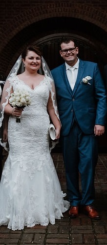 sussana met man in haar trouwjurk